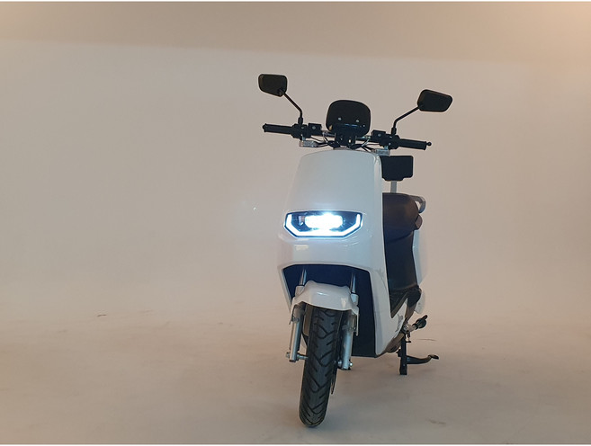 킴스트 다이스슈퍼 72V 48Ah 6300W 전기오토바이 전기스쿠터, 화이트