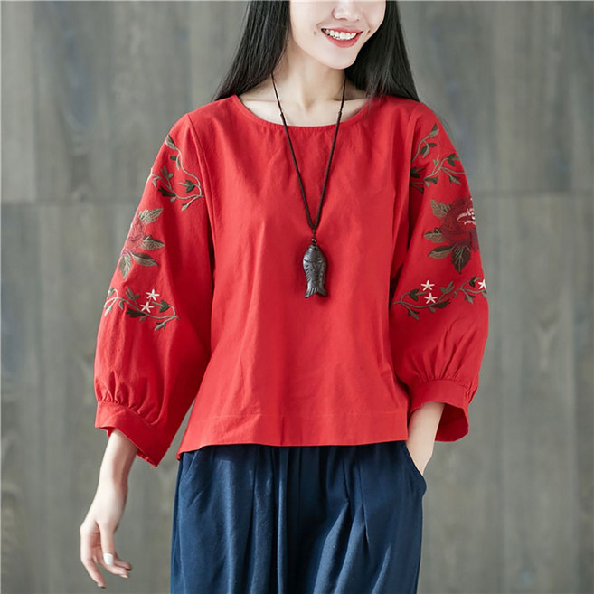 ROYALBELLE 여성 면마 루즈핏 라운드넥 자수 포인트 7부 벌룬 소매 내추럴 티셔츠 K082009