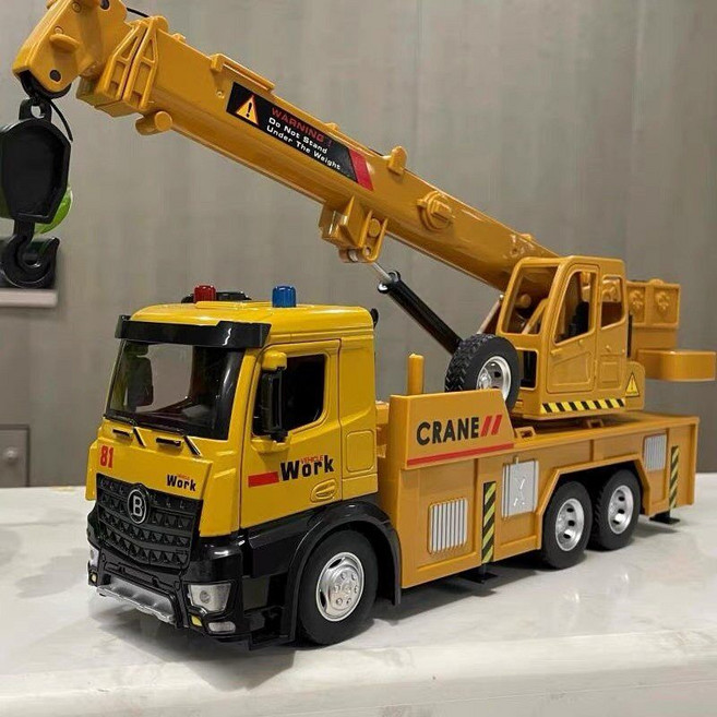 全新佳都正品超大號合金工程吊車加大加長版兒童玩具工程車合金模型 近 30釐米長 合金車頭 車門可開 車燈可開 工作臺旋轉按鈕控制吊鉤 吊塔臺可旋轉 吊臂可伸縮 按壓車頭 方向盤有聲音效果, 1個