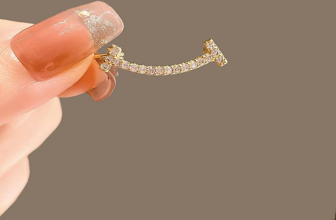 NXNA 도금 14k 5A 모잠비크 셔츠카라 미니 고정 핀 스마일 브로치 XYL-XZ001