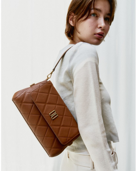 닥스 [아가일] 브라운 아가일 패턴 소가죽 플랩형 숄더백 YMDCBA5F461W2