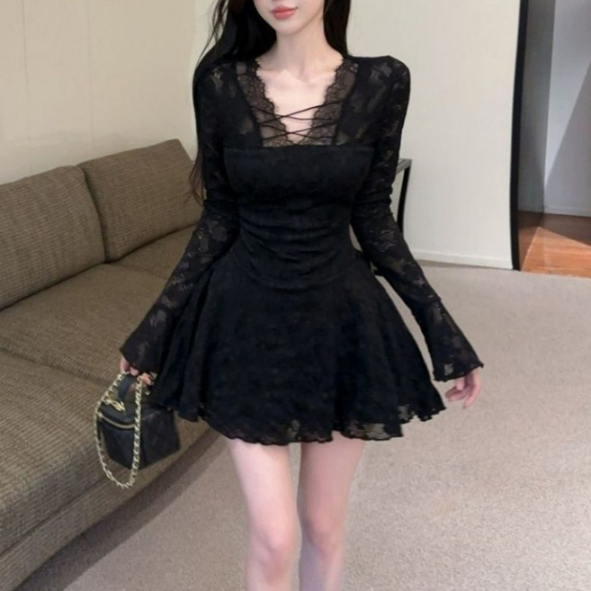 아이엠몽 여성 레이스 브이넥 스트랩 플레어 미니 원피스