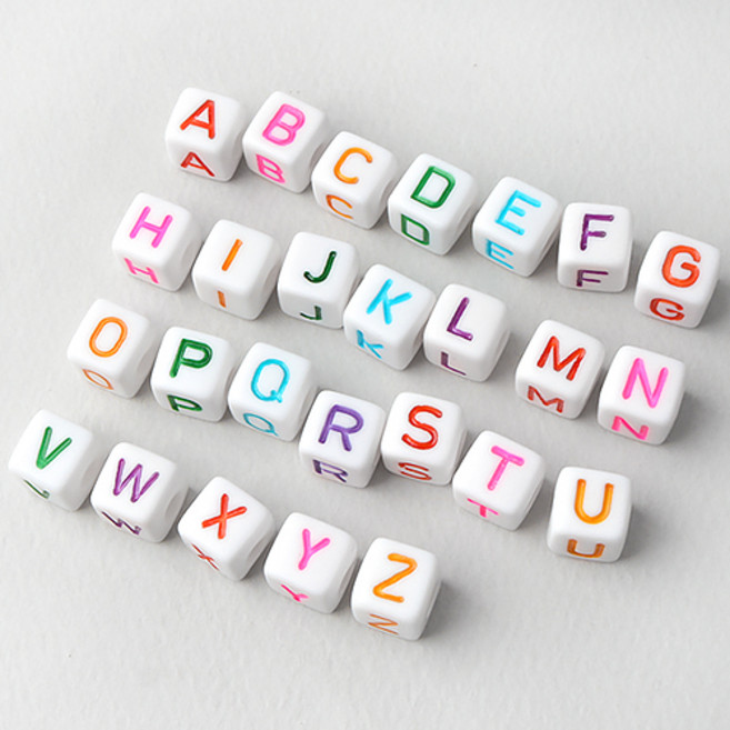 비즈아이 [678-83]알파벳비즈 이니셜비즈 사각 10mm 화이트/컬러알파벳 1개