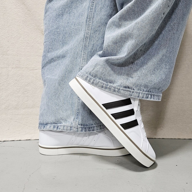 아디다스 남녀공용 데일리 운동화 가성비 발 편한 가벼운 스니커즈