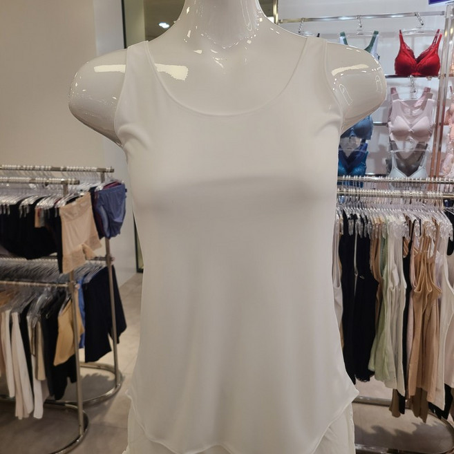 비비안 보들보들 스무스한 터치감을 자랑하는 베가스무스 수입원단을 사용하여 데일리하게 입을수 있는 기본 캐미솔 런닝 아이보리