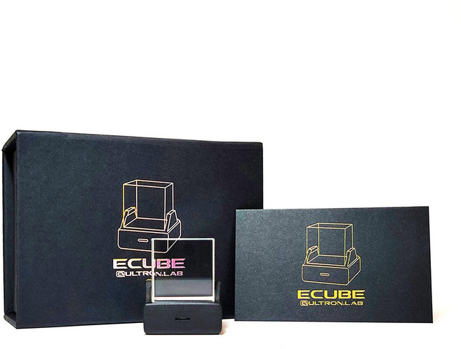 ULTRON.LAB ECUBE 透明小電視 桌面顯示器 系統監控 氣象資訊