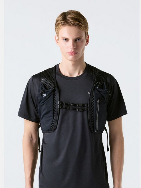 DESCENTE 러닝 경량 베스트 블랙 SR123RBG1F 117120