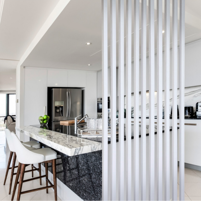 우드톡 설치가 쉽고 연결이 깔끔한 스트라이프 공간분리 간살 가벽 파티션 칸막이 가림막, 화이트