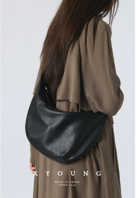 양가죽 크로스백 블랙 캐주얼 크루아상백 가죽 데일리 여성 크로와상 반달 가방