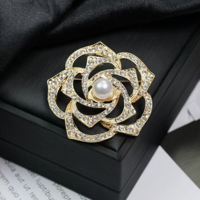 NXNA 14K 골드 고급 진주 동백 브로치 천연담수진주 광택좋은 엘레강스 펀칭 여 전세련된 스카프포켓 도금 브로치 선물용 품목 CS-XZ014