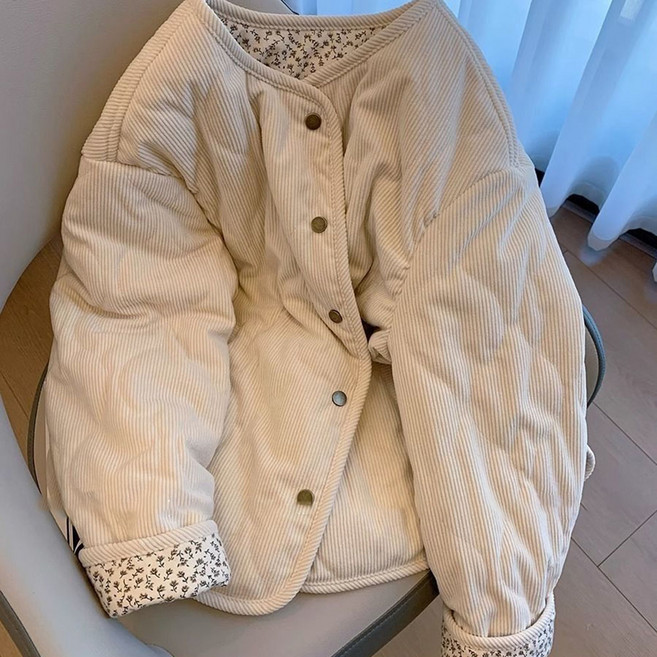 ROYALBELLE 여성 라운드넥 코듀로이 퀼팅 플라워 패턴 루즈핏 숏 패딩 긴팔 자켓 D00111326