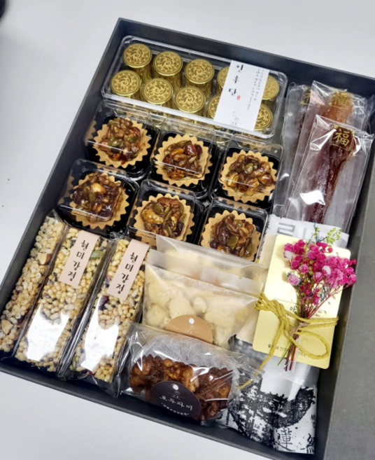 [아몽] 수제 디저트 선물세트 스승의날 어버이날 기념일 답례품 도라지정과 퓨전한과 오븐찰떡 오란다 견과타르트 쌀호두파이 한과 결혼 돌잔치 백일, 보자기+노리개, 도라지 정과 세트 (3), 1개