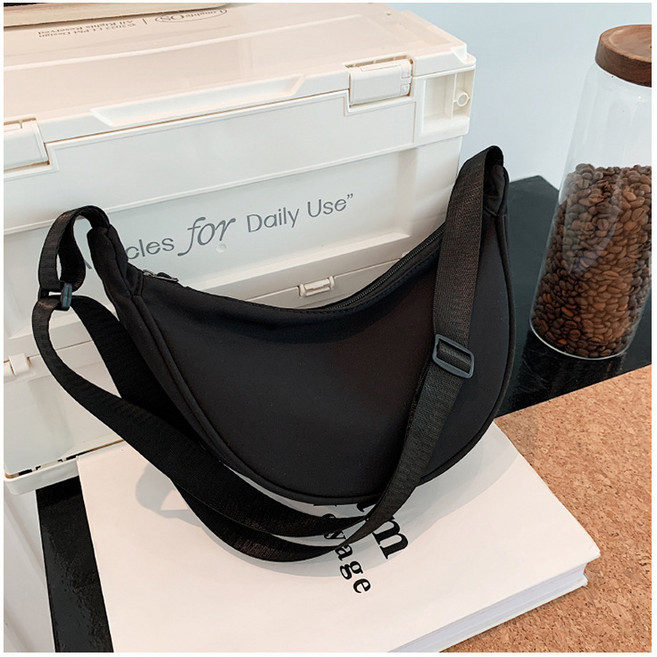 여성 반달 나일론 크로스백 미니 크로스백 데일리