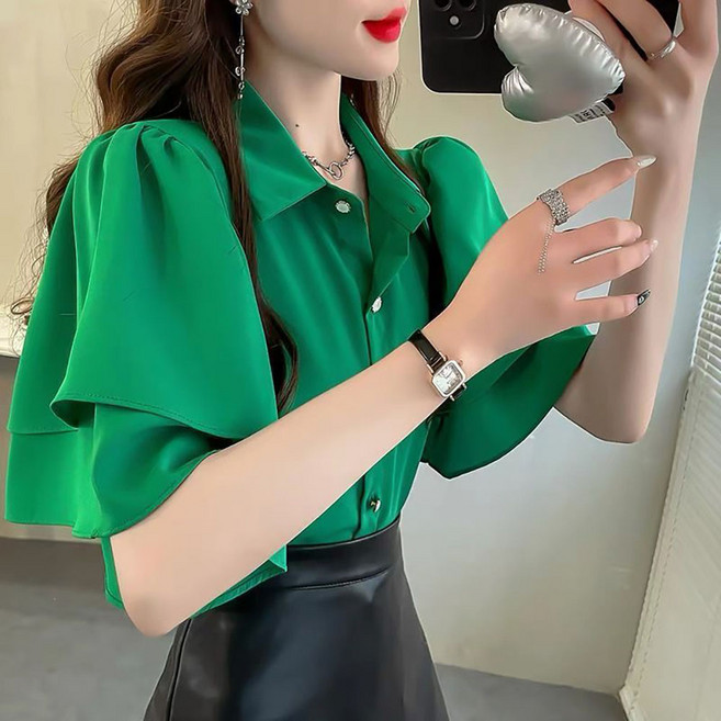 VVRR 여성 프릴소매 카라 버튼 디테일 러플 숄더 반팔 블라우스 루즈핏 데일리 코디 트렌디 아이템 A0060914