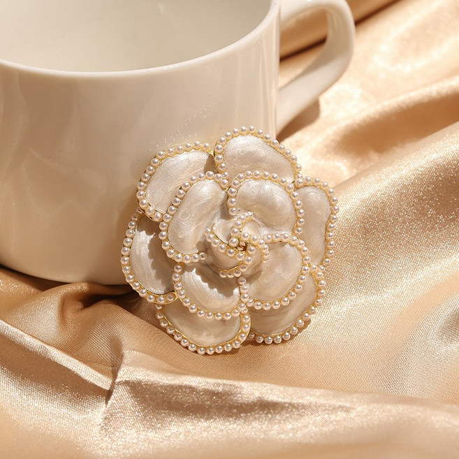 모델엄마 동백꽃 진주테두리 브로치(2colors)