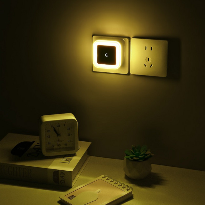 方形光控小夜燈 LED柔光護眼 自動感應 節能插電式夜燈, 黃色