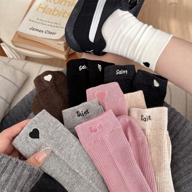 Banjiwu 여성 하트 자수 겨울 양말 운동 패션 중목 양말 장목 양말 중목 양말 무압박 순면 양말 7족 세트