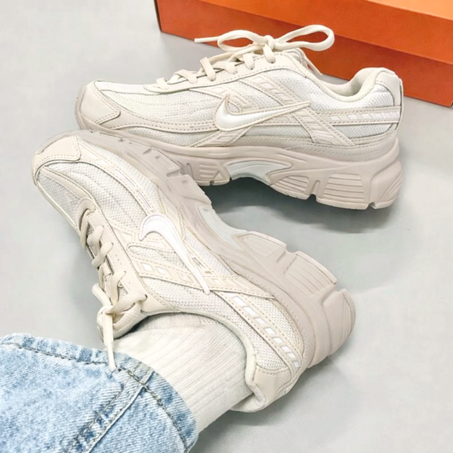 나이키 여성 이니시에이터 런닝 발편한 운동화 베이지 ONZ2122-103