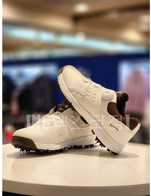 BTR 비티알 [NC엑스코점] BSM6201MWHT 필드전용 스파이크화 액티브한 남성 사계절 보아 다이얼 스파이크 골프화 화이트