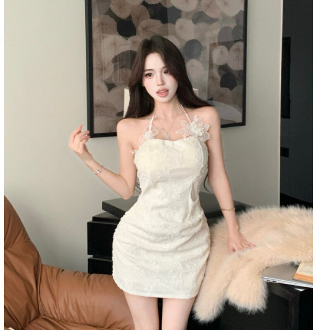 해피유통 프렌치 감성 홀터넥 레이스 원피스 여성 슬림핏 고급스러운 미니 드레스