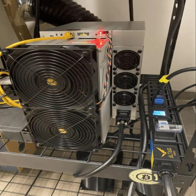 새로운 Bitmain Antminer S21 XP를 사용해 채굴하세요. 270Th/S 3650W 암호화폐 채굴기 비트코인