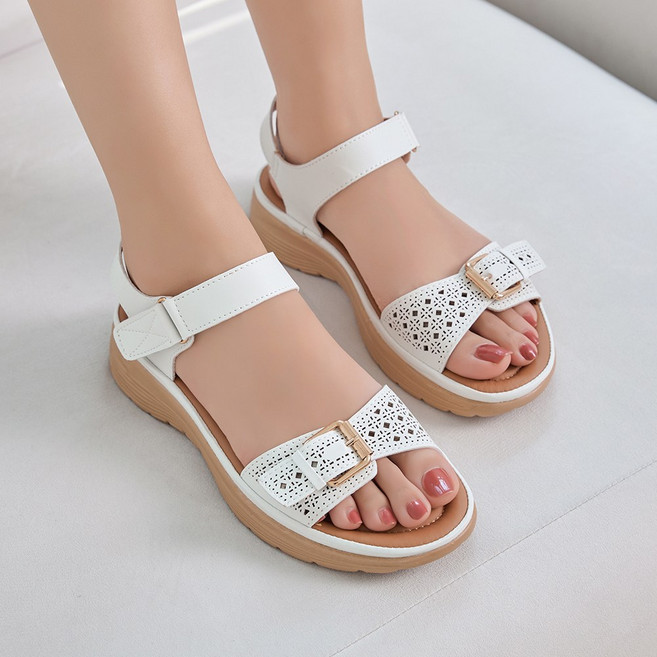 제이슈 소가죽 엘룬 버클 펀칭 전체쿠션 플랫 샌들 3.5cm