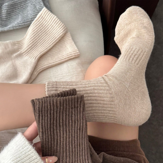 Banjiwu 여성 양말 무지 스트라이프 겨울 양말 중목 양말 장목 양말 중목 양말 수면 양말 세트 빈티지 도톰한 보온 운동 울 무압박 도트사 면 양말 4족 세트