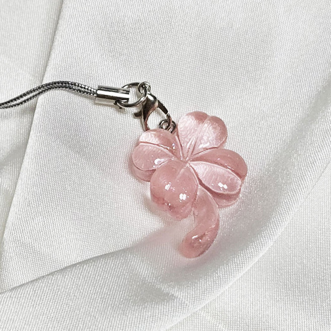 리빙릿 네잎클로버 비즈 키링 행운 부적 핸드폰줄 시험 합격 기원, 1개, 핑크 휴대폰 줄