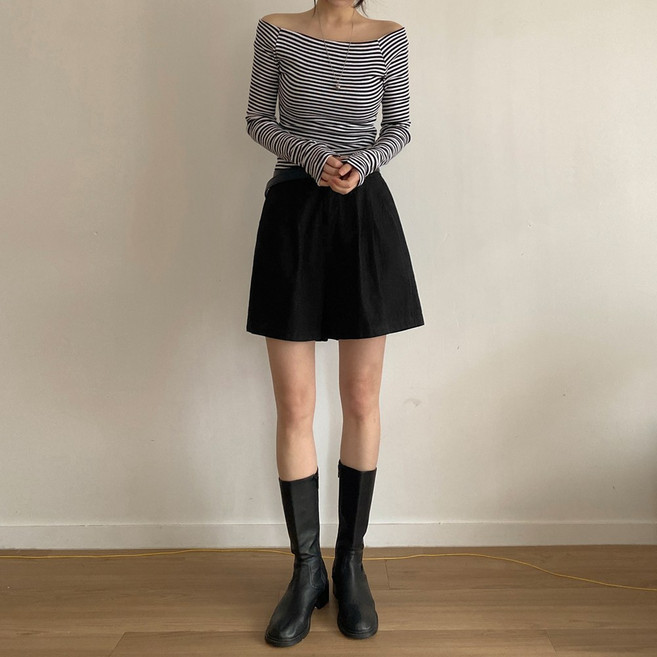 잇진 여성 투핀턱 A라인 뒷밴딩 스판 버뮤다 팬츠 4부 반바지