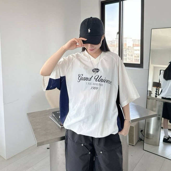 【JES】韓國質感美式V領風衣球衣，兩側拼色撞色字母印花下擺束口防風潮流情侶短袖短T, 白,L