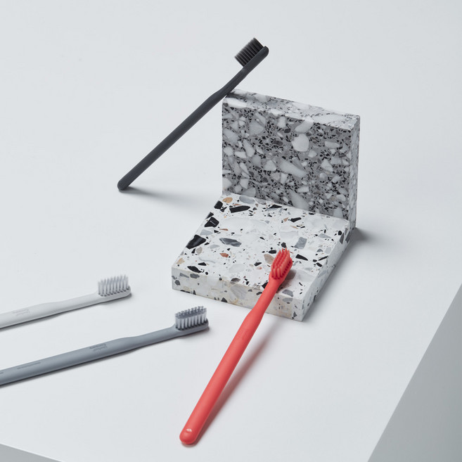 국내생산 심플 디자인 투스브러쉬 싱글세트 4종 미세모 칫솔 5p 원형자석 세트 신혼부부 자취생 집들이 선물 화장실 욕실 공중부양 정리소품, 1세트, 미세모세트-블랙