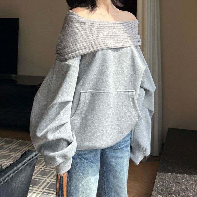 러아카 오프숄더 루즈핏 맨투맨 티셔츠