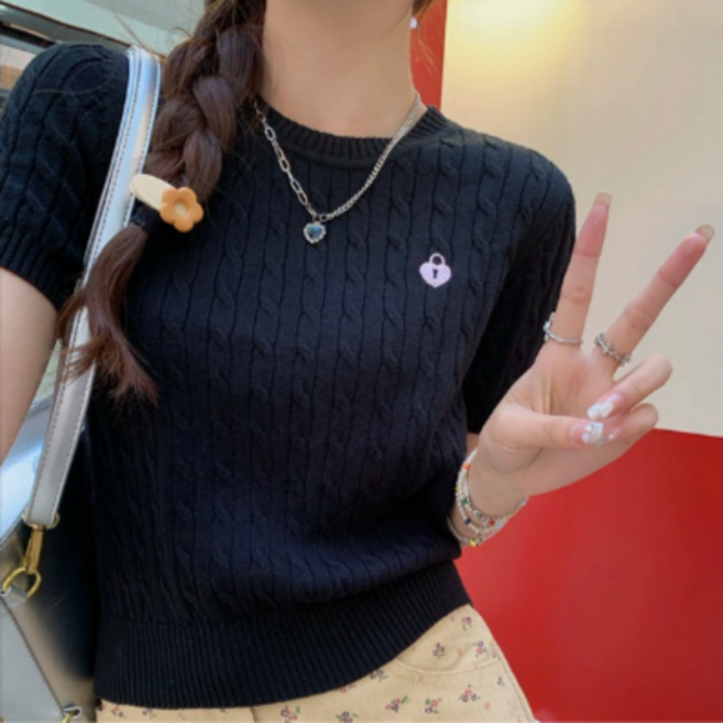 코브아카이브 여성 하트 자수 반팔니트