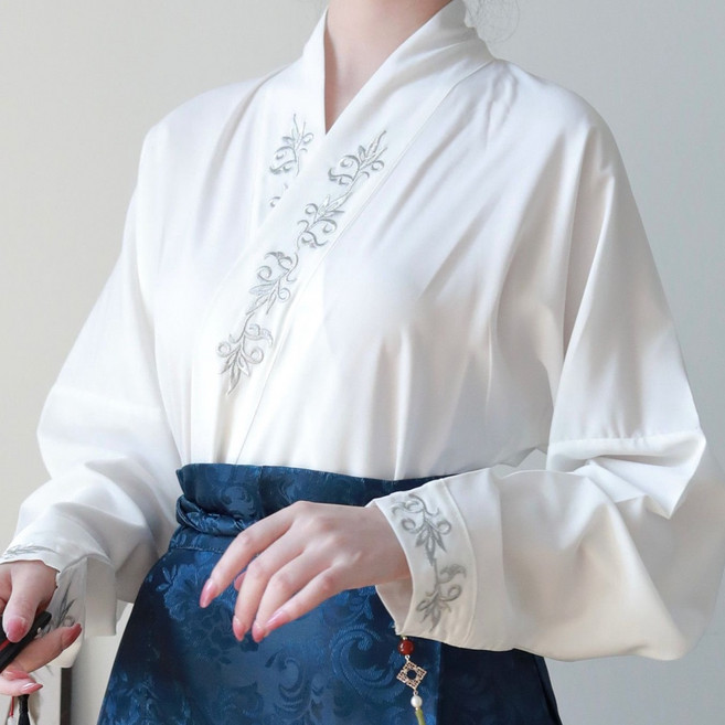 初見 明制漢服 月狐生蓮 女裝日常套裝時尚, 交領上衣,M