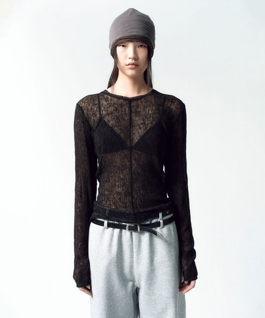 인사일런스 INSILENCE WOMEN 쉬어 플리츠 탑 BLACK
