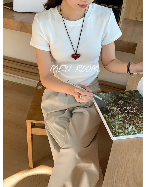 MEW ROOM 圓領側抓皺短袖上衣, 白