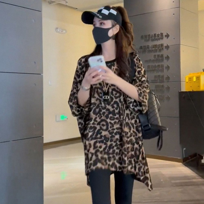 페이준 여성 여름 레오파드 반팔 티셔츠 루즈핏 날씬해 보이는 프린트 블라우스 LN4511