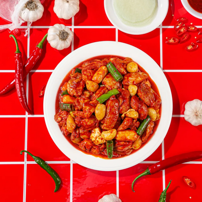 캠핑장 인생닭갈비! 채소 손질 필요 없는 통마늘 순살 닭갈비 550g 2인분 캠핑요리 술안주 추천 밀키트 간편식, 2팩