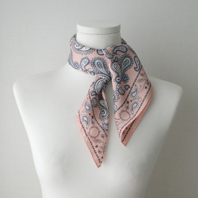 쁘띠몬트 국내제작 페이즐리 쁘띠스카프 미니 사각 여자 여성 간절기 명품 스카프