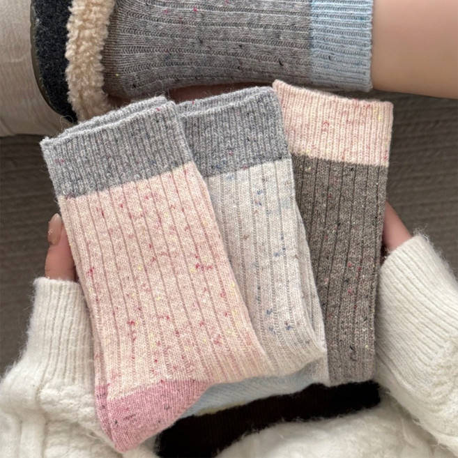 Banjiwu 여성용 울 혼방 중목 양말 보온 방한 기능에 더블 니들 굵은 니트 공법 부드러운 도트사 소재로 가을 겨울에 신기 좋은 도톰한 양말 4족 세트