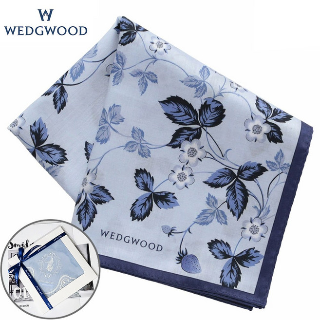 웨지우드 와일드 스트로베리 잉키블루 대형 프린트 손수건 여성 명품 선물용 58cm