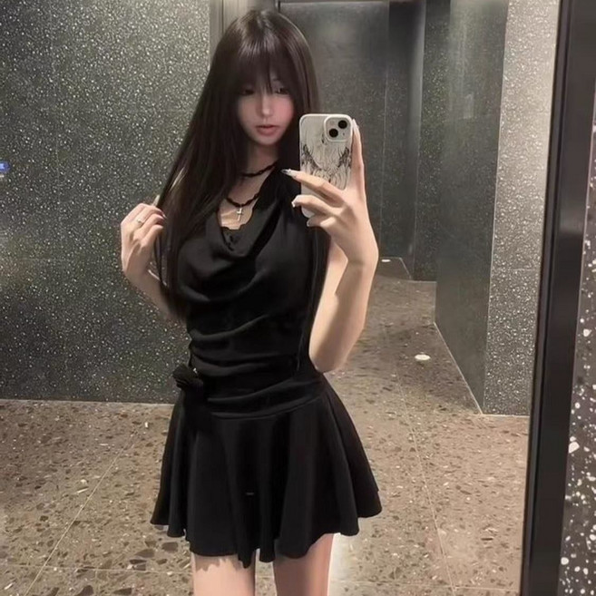 黑色掛脖A字假兩件修身短洋裝, M