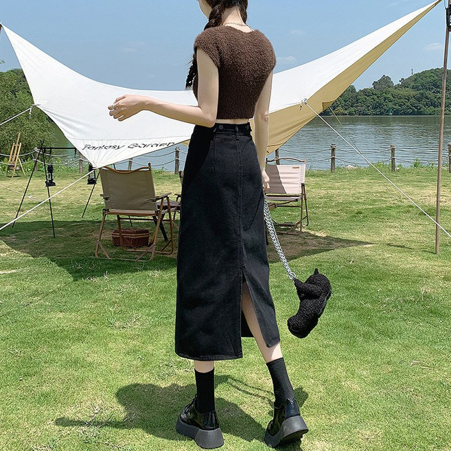 高腰開叉牛仔半身裙 小個子 a字裙 包臀長裙 復古風格 四季穿搭 彈性布料 修身剪裁 時尚設計+黑色+M