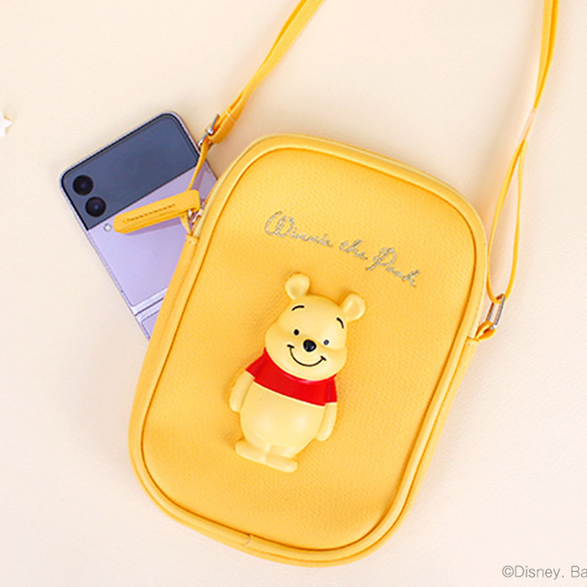 디즈니 푸우 올록볼록 입체 핸드폰가방 크로스백