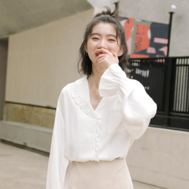 뉴욕멋쟁이 국내배송 모틴 프릴 긴소매 블라우스 단색 베이직 긴팔 여성셔츠