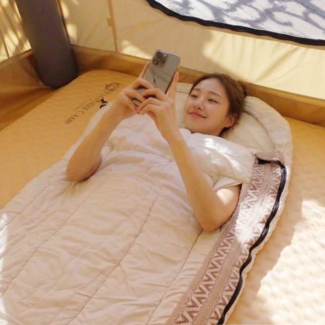 네츄럴캠프 프리미엄 모션프리 침낭 고급형 충전재 사계절용 대형 220x80cm, 1개, 베이지 1800g 오른쪽지퍼