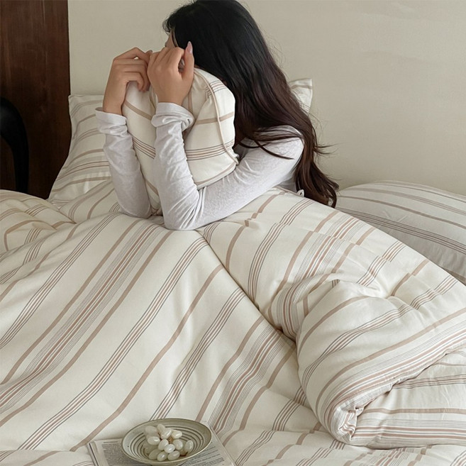 KURUA 스트라이프 고밀도 먼지없는 사계절 부드러운 워싱 차렵이불 세트, 이불+패드+베개커버 세트, 화이트
