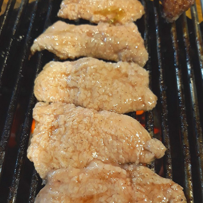 (배터짐) 국내산 돼지유통 구이용 돼지젖살 도래창 돈낭 뒷덜미살 뒷고기 호두기 돼지고기 (일요일&당일발송), 국내산 돼지유통 1kg, 1개