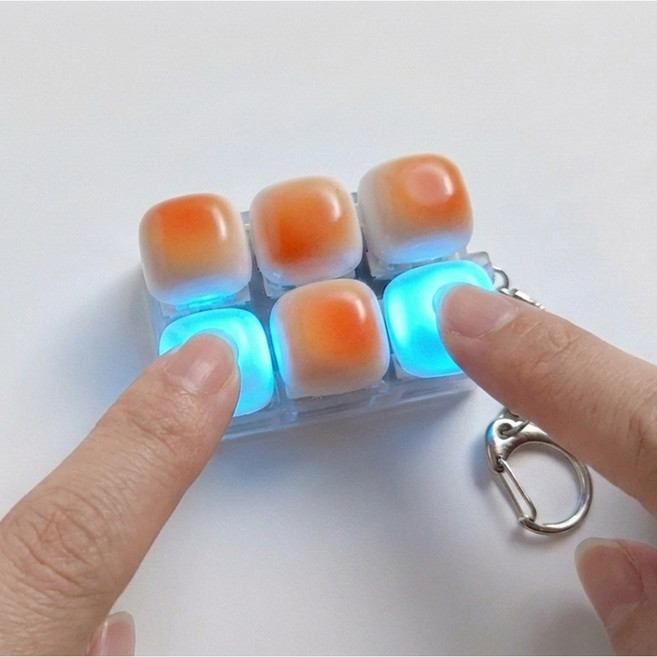 LED 구운빵 딸깍이 키캡 키링 미니 피규어 키보드 키캡 감성 키링, 1개, 혼합
