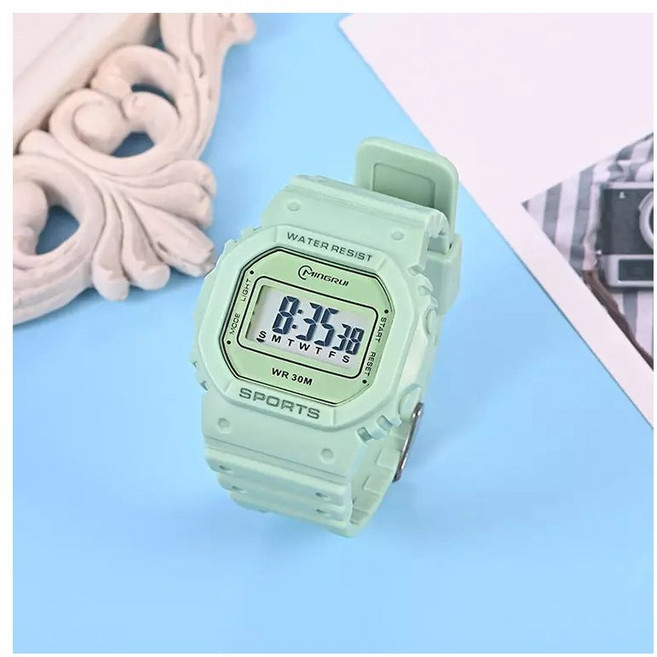 PLEXI글라스 사각 남여공용 학생 패션 방수 전자우레탄손목시계